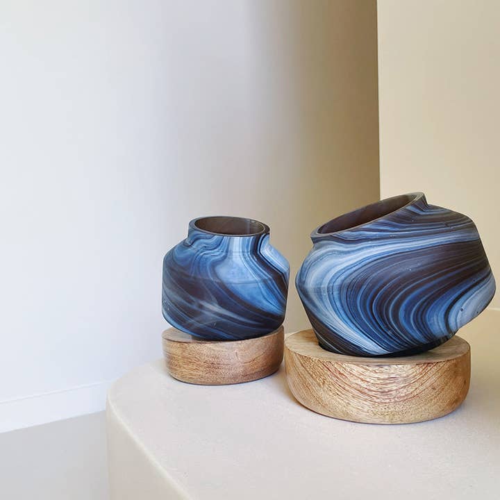 House of Roya Ltd – wholesale Vase – Deep Smoke Vase with a Wood Base - Large3