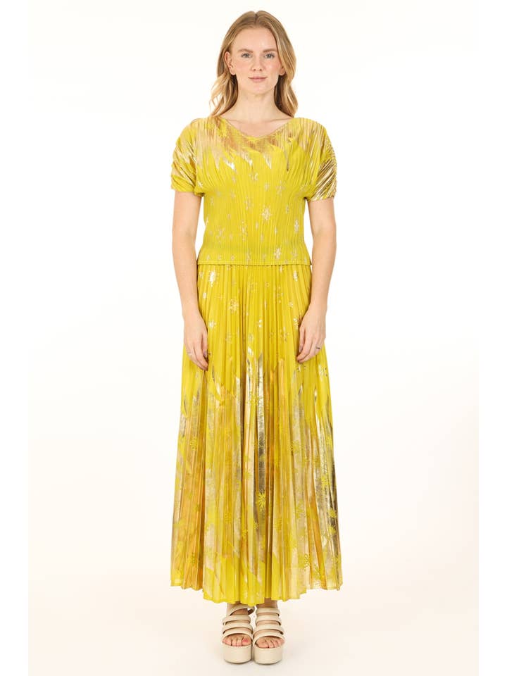 Beulah Style - Wholesale Top & Skirt Set - Women's - Glossy Snowflake Pattern Pleated Top & Skirt Set QM60383