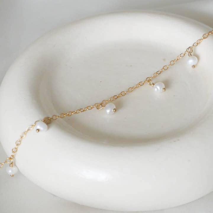 Bijoux de cheville Léona - perle de culture pour la vente par Merci Clodette