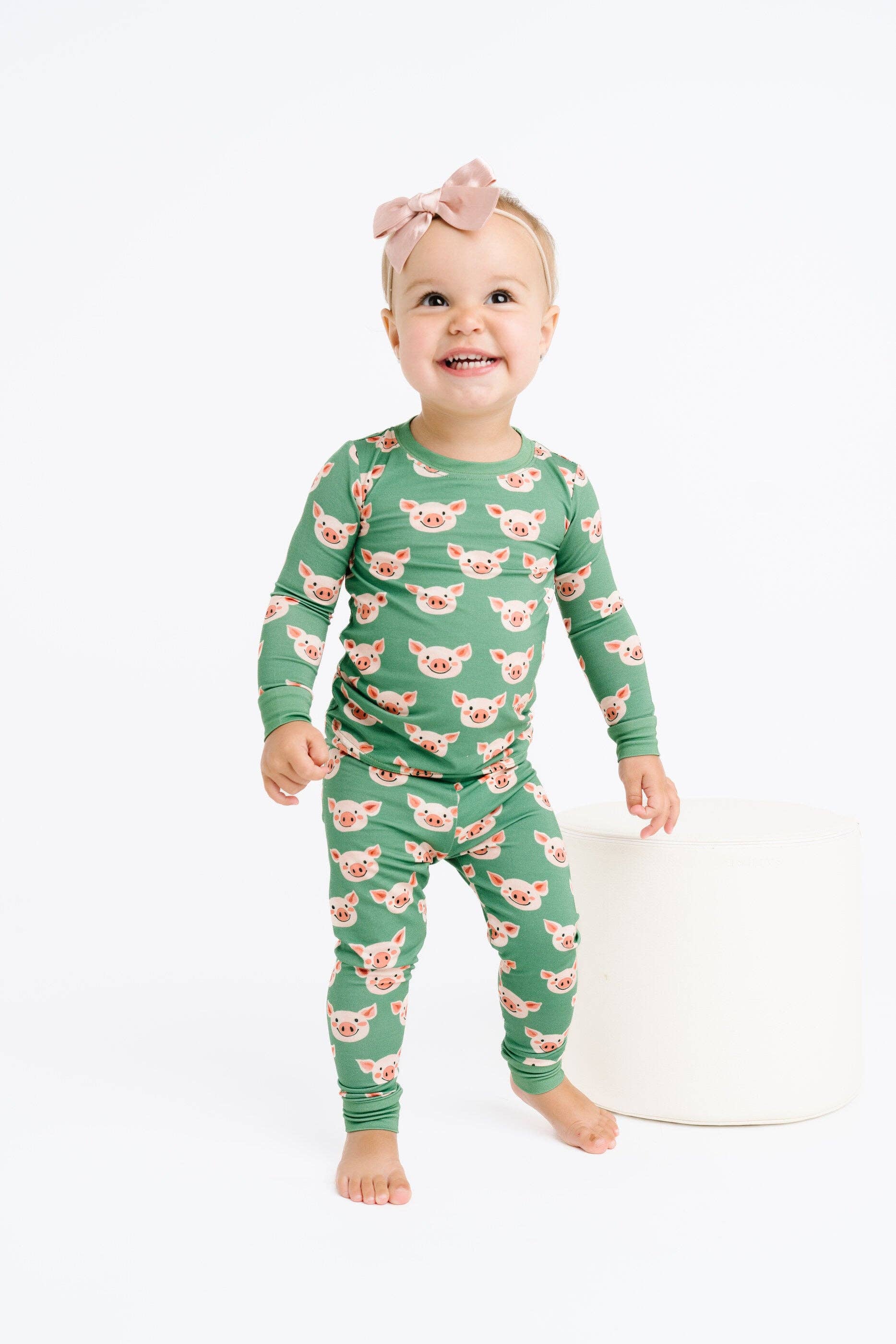 Little One Shop - Wholesale Lounge Set - Kids - Happy Piglets Bamboo Set1