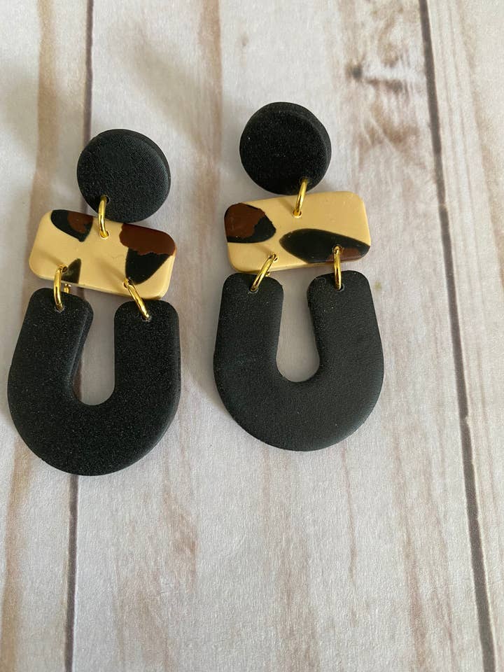 Sort og gepard ler øreringe, sort ler øreringe for engroshandel hos Style by Kenz