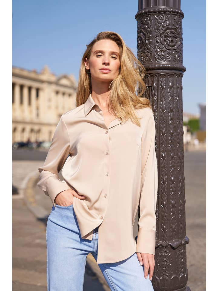 Attentif Paris - Wholesale Buttoned-down shirt – Women's - Satin shirt with classic notched collar95