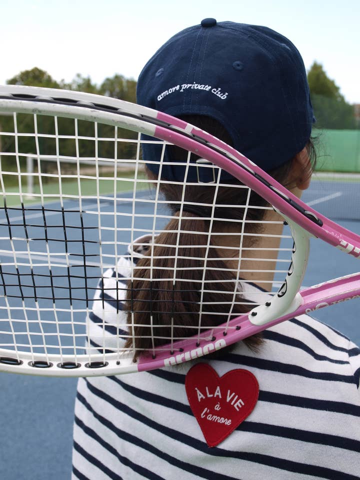 Gestickte Baumwollkappe in Marineblau für den Großhandel von Un baiser français s'il vous plaît