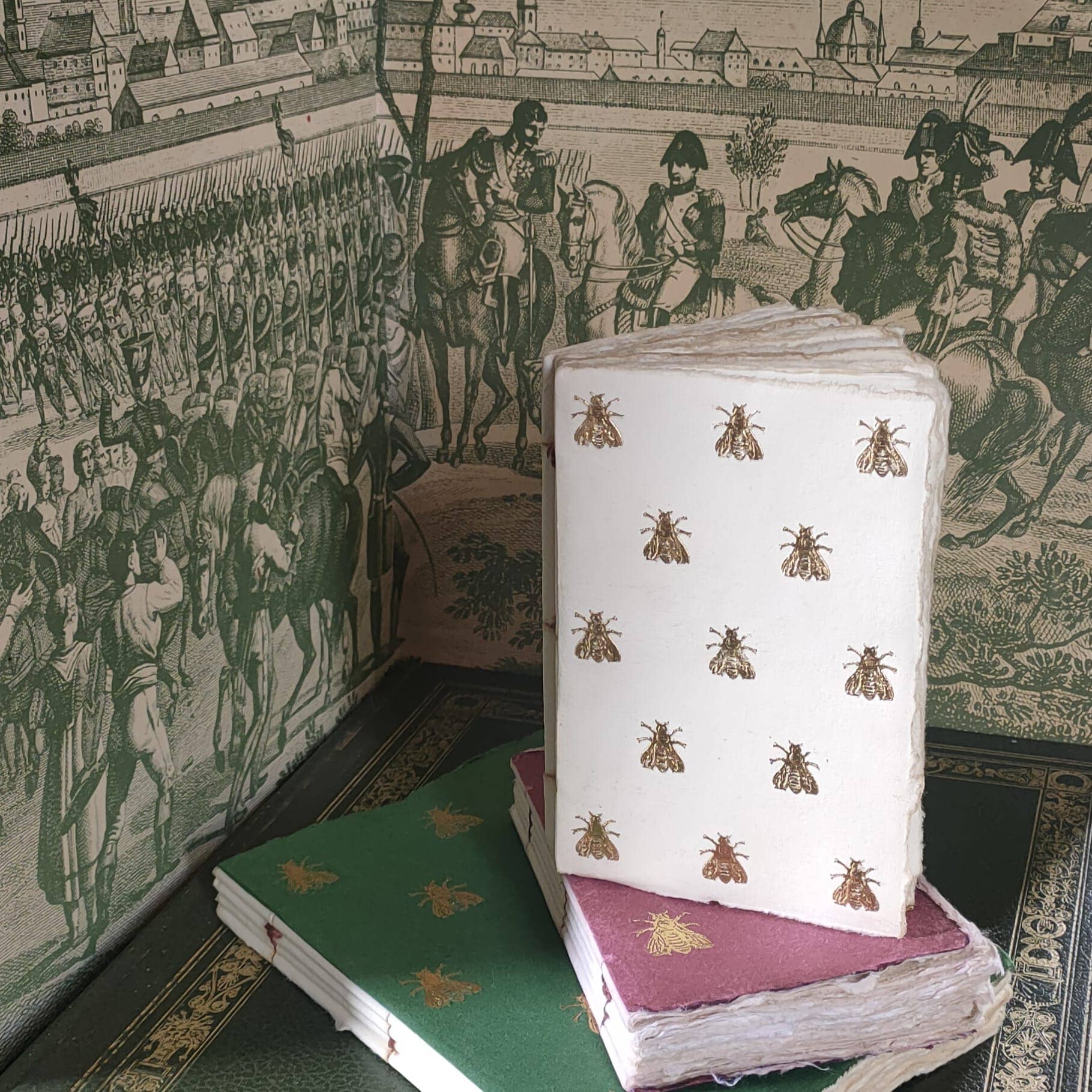 Epigram - Wholesale Notebook - Parchment paper notebook with golden bee pattern (Napoleon) A62