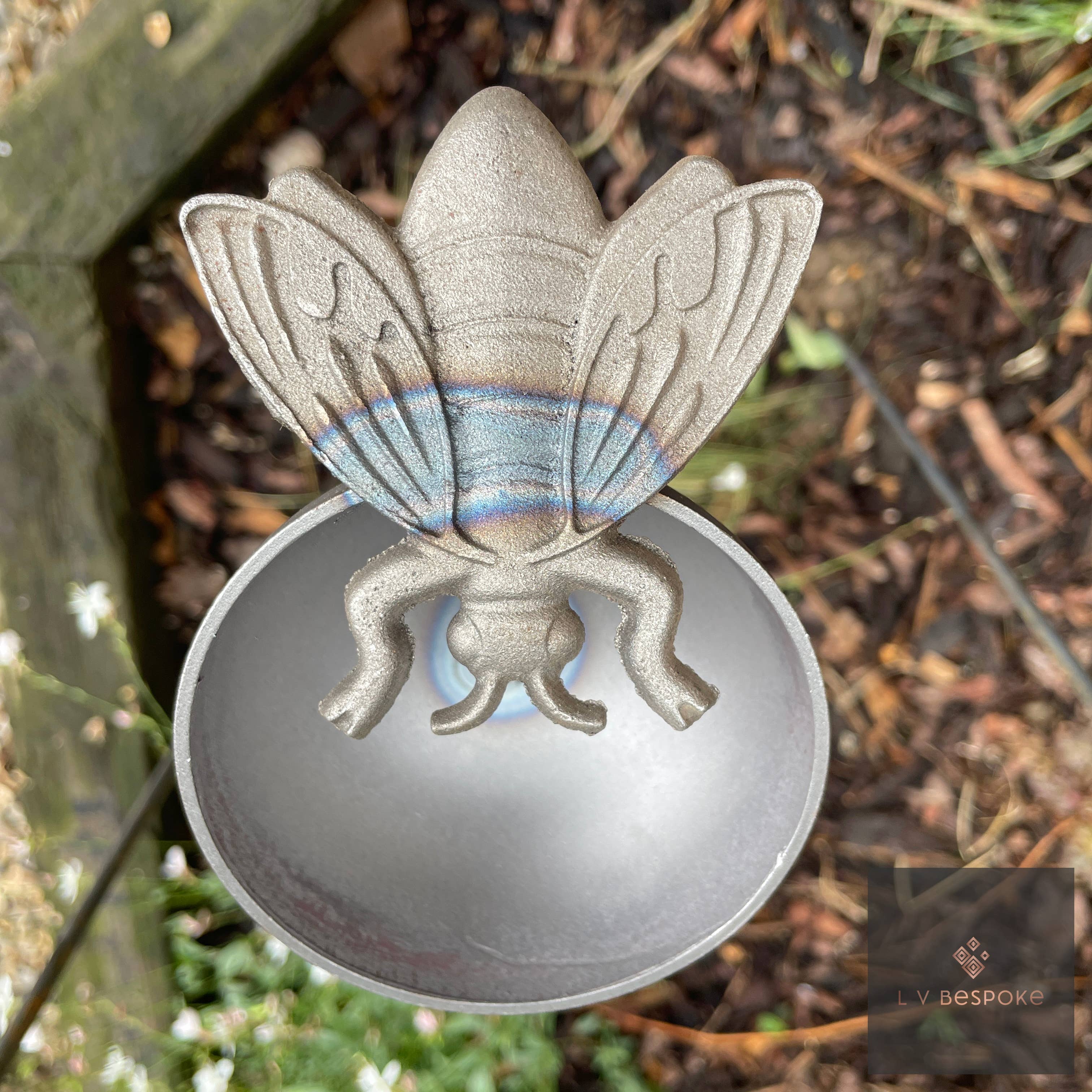 L V Bespoke – wholesale Bird feeder – Cuppy Garden Stake - Water / Seed Holder /  Bee Drinker4