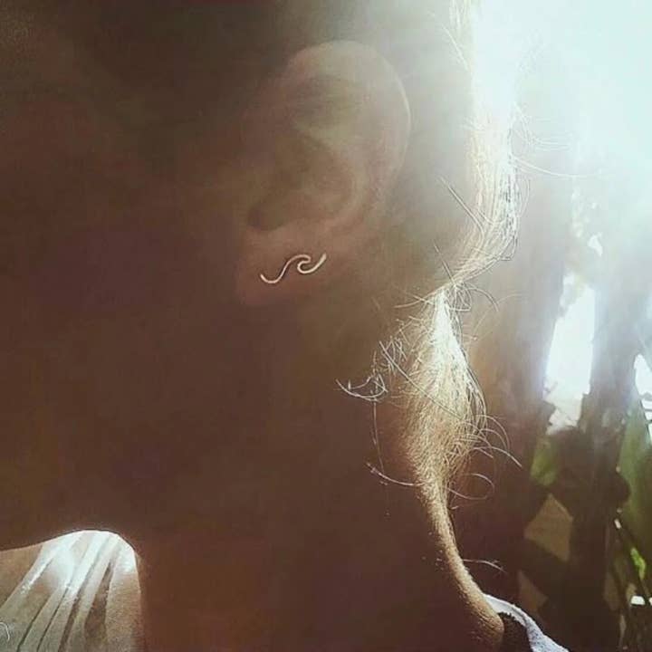 Ocean Wave Ear Climbers voor wholesale door Ruby Tulip