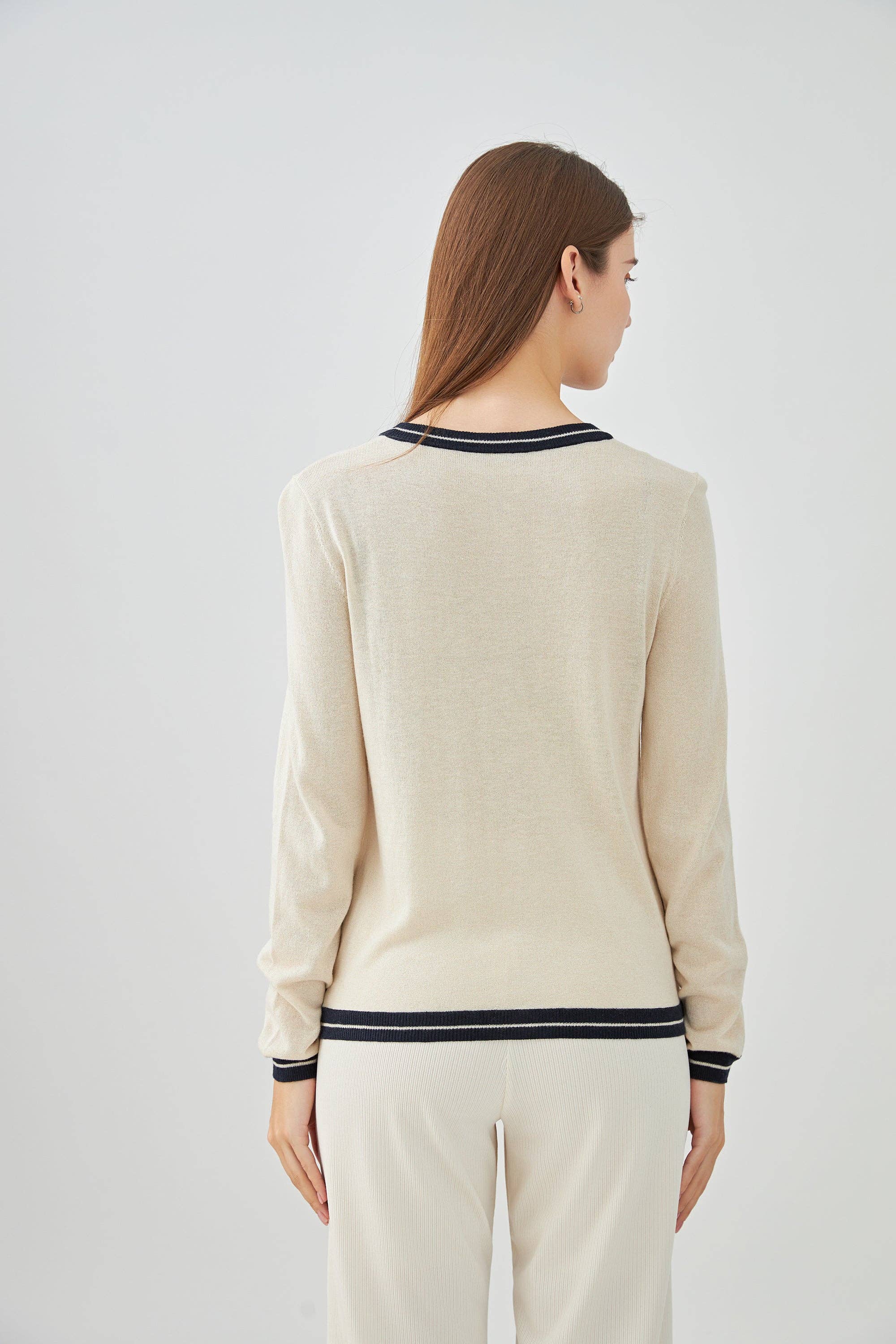 jw.atelier – wholesale Kofta - Dam – Tvåfärgad cardigan i siden och kashmir med pärlknappar1