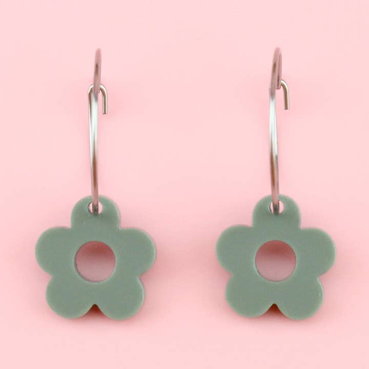 Brincos de argola de flor Blooming Botanicals (Verde Sage) por atacado de Sour Cherry