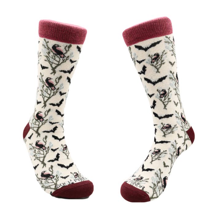 Chaussettes sophistiquées chauve-souris et oiseaux - (adulte moyen) pour la vente par Sock Panda