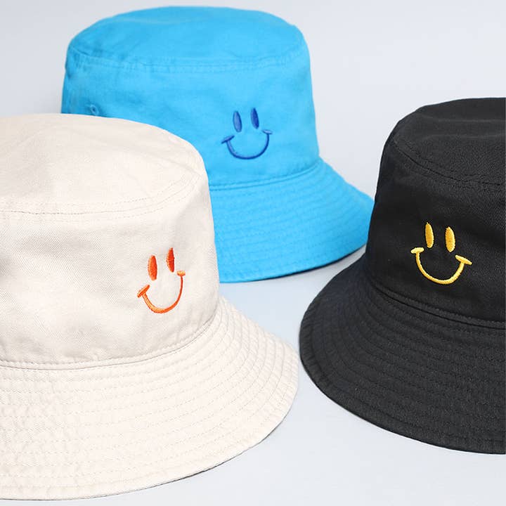 Happy Face Broderet Bucket Hat for engroshandel hos Fashion City