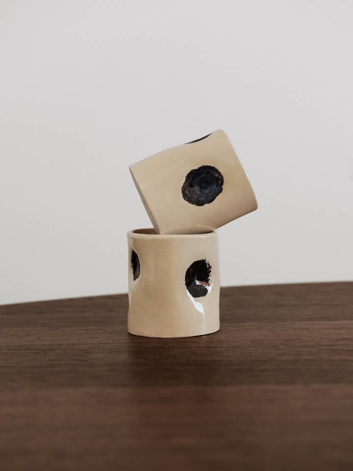 Mug à café en céramique pour la vente par Studio ÜM