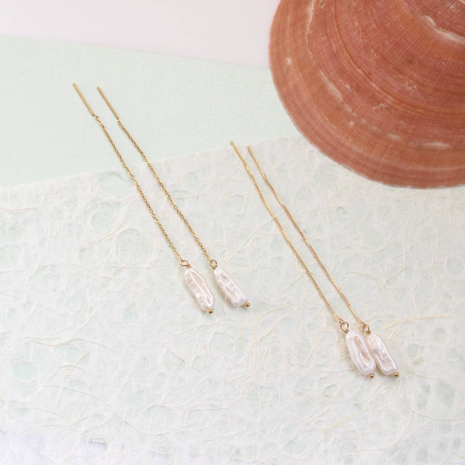 iBijoux - Vendita all'ingrosso Orecchini pendenti - Orecchini pendenti con catena di perle d'acqua dolce (1E13a)0