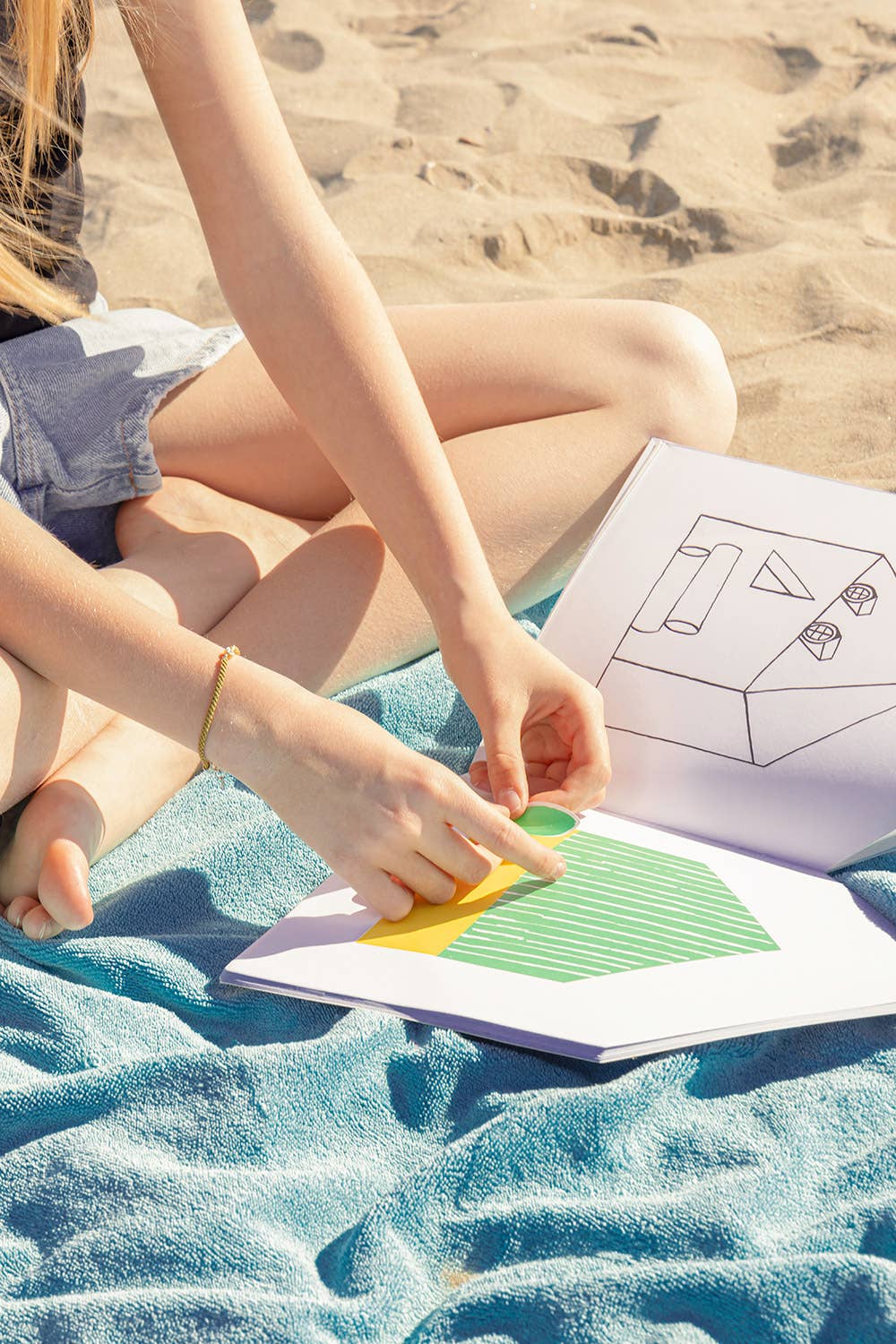 Cinqpoints - Wholesale Coloring & Activity Book - Kids & Baby - Christmas Holidays coloring and stickers book for children3