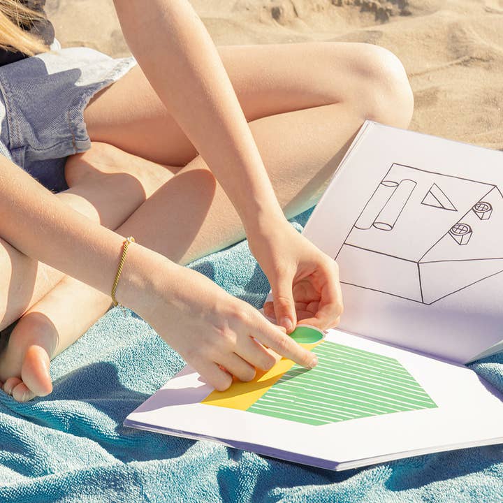 Cinqpoints - Wholesale Coloring & Activity Book - Kids & Baby - Christmas Holidays coloring and stickers book for children3