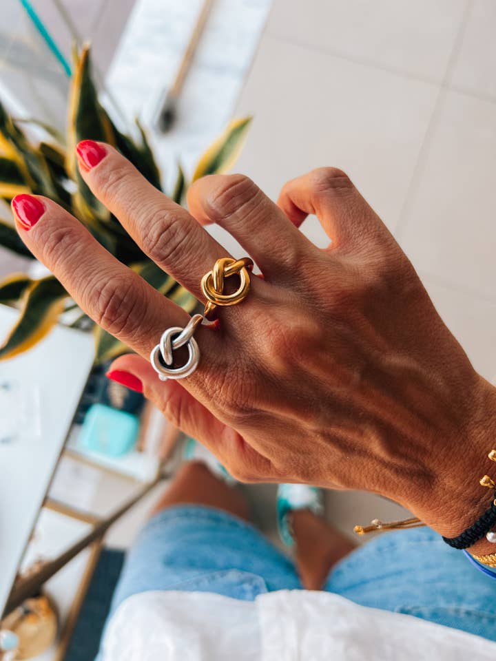 Knot shape rings in gold and silver for wholesale by Goupi
