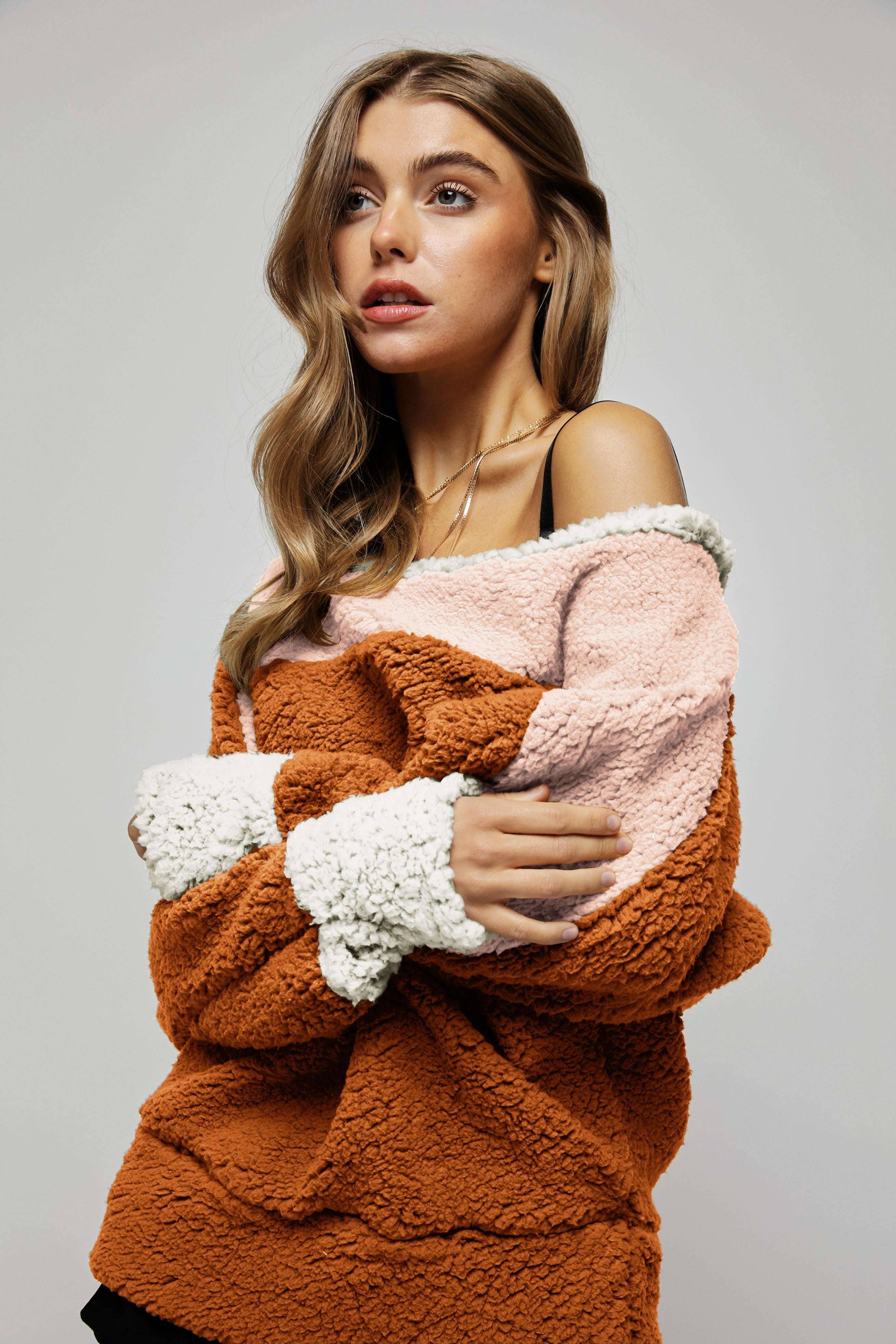 Davi & Dani – wholesale Sweatshirt – Women's – PLUS COLOR BLOCKED OFF SHOULDER SWEATSHIRT11