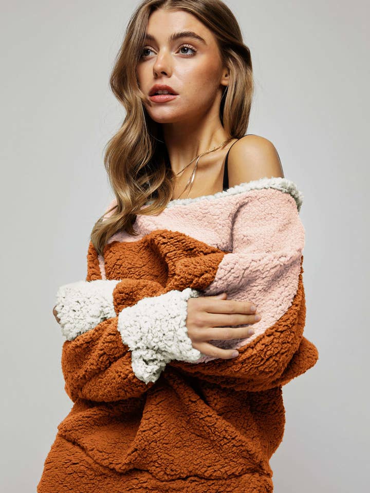 Davi & Dani – wholesale Sweatshirt – Women's – PLUS COLOR BLOCKED OFF SHOULDER SWEATSHIRT11