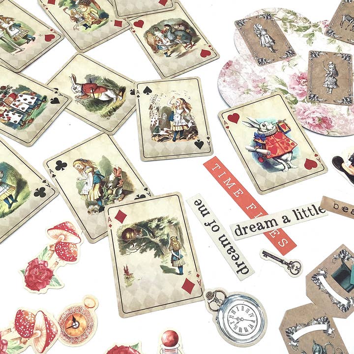 All Little Cute Things - Vente Scrapbooks - Album vintage d'Alice au pays des merveilles, à collectionner sur la table, décoration4