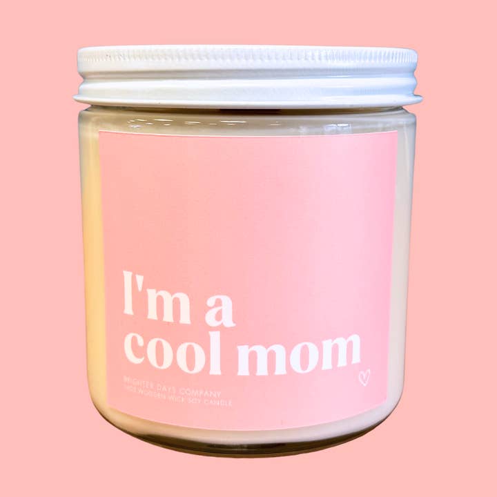 “I'm a Cool Mom” Vela de Soja de Madeira Wick por atacado de Brighter Days Co.