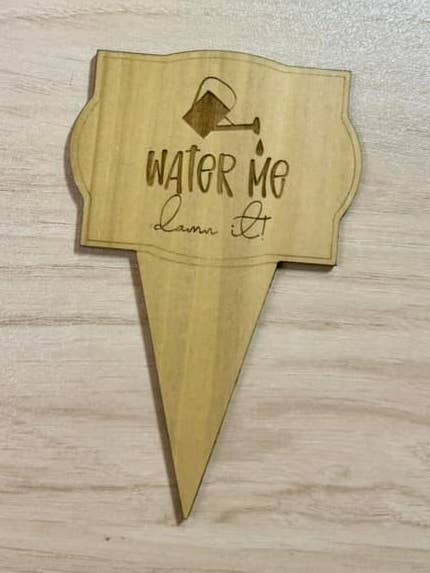 Arrose-moi Tuteur en Bois pour la vente par Watch Me Bloom