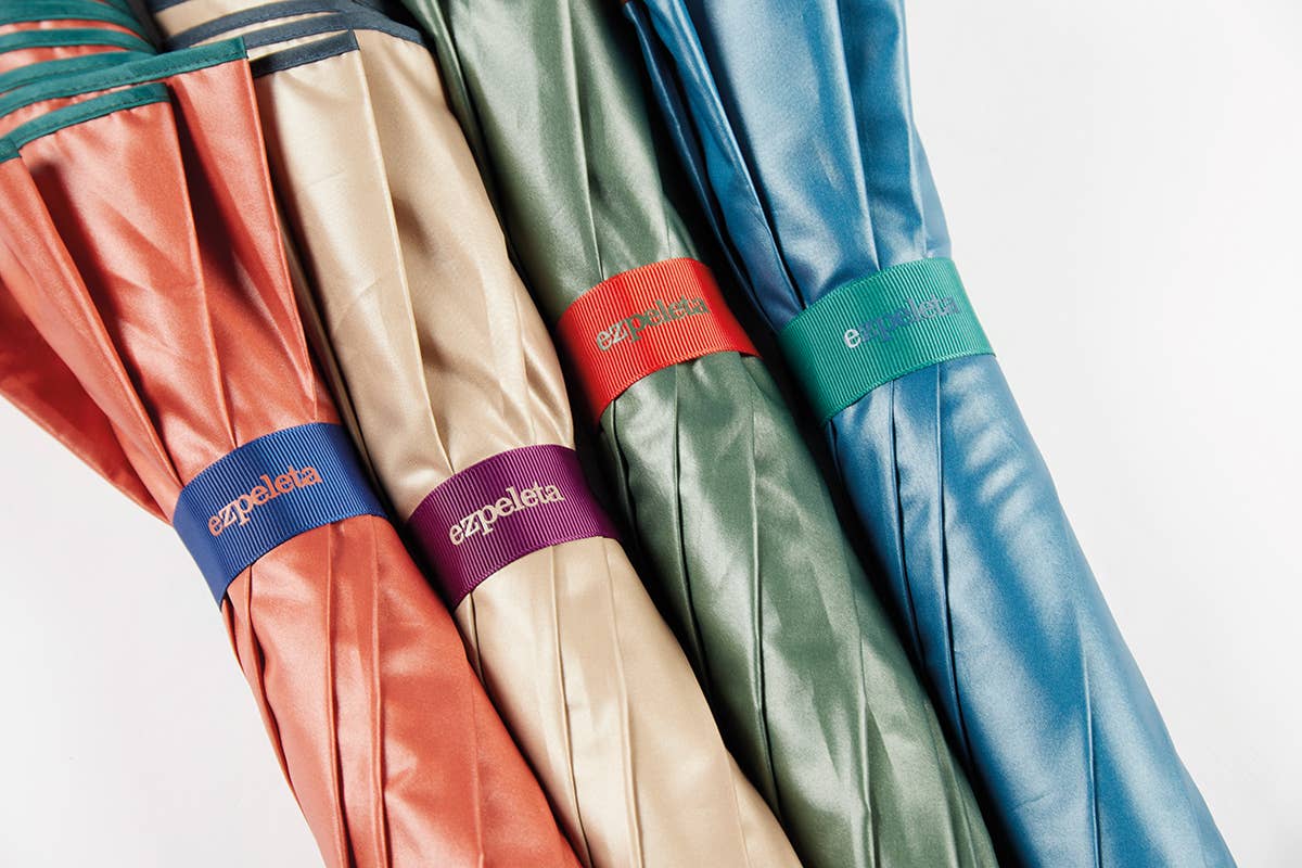 Ezpeleta – Engroshandel Paraply - Dame – EZPELETA Glat Auto Paraply med designdetaljer1