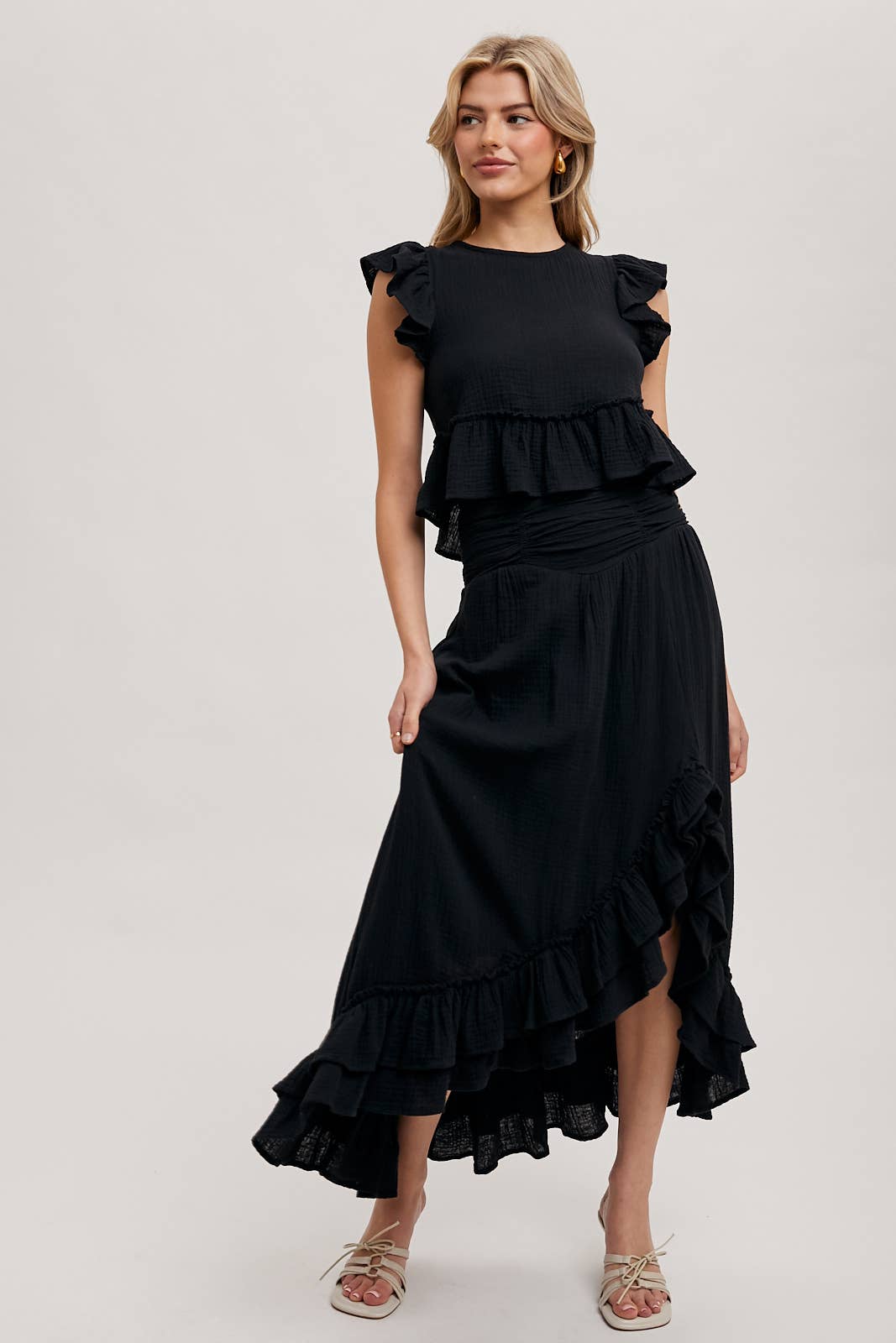 Bluivy – Großhandel Set aus Oberteil und Rock – Damen – MINIROCK-SET MIT CROP TOP UND SEITENSCHLITZ MIT RÜSCHENBESATZ0