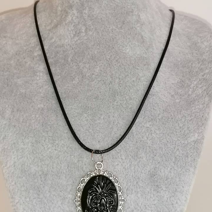 Ornamento seghettato nero barocco per la vendita all'ingrosso da parte di Blue Moon Bijoux