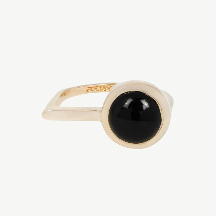 Sylvie Ring in zwarte onyx voor wholesale door Studio Grun