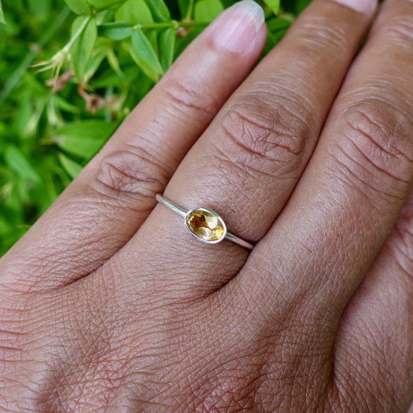 Mistry Gems - Vente Solitaire - Bague Ovale Horizontale Unisexe en Citrine | Argent Sterling 9253