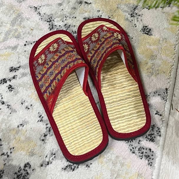 Pantuflas naturales tejidas de paja para venta al por mayor de Coucou Bamboo
