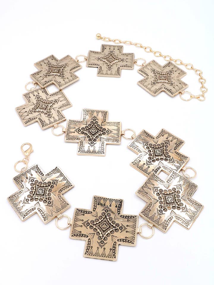 Boho-inspirerat bälte med präglad metallkedja i kors. för wholesale av Mint & Shine
