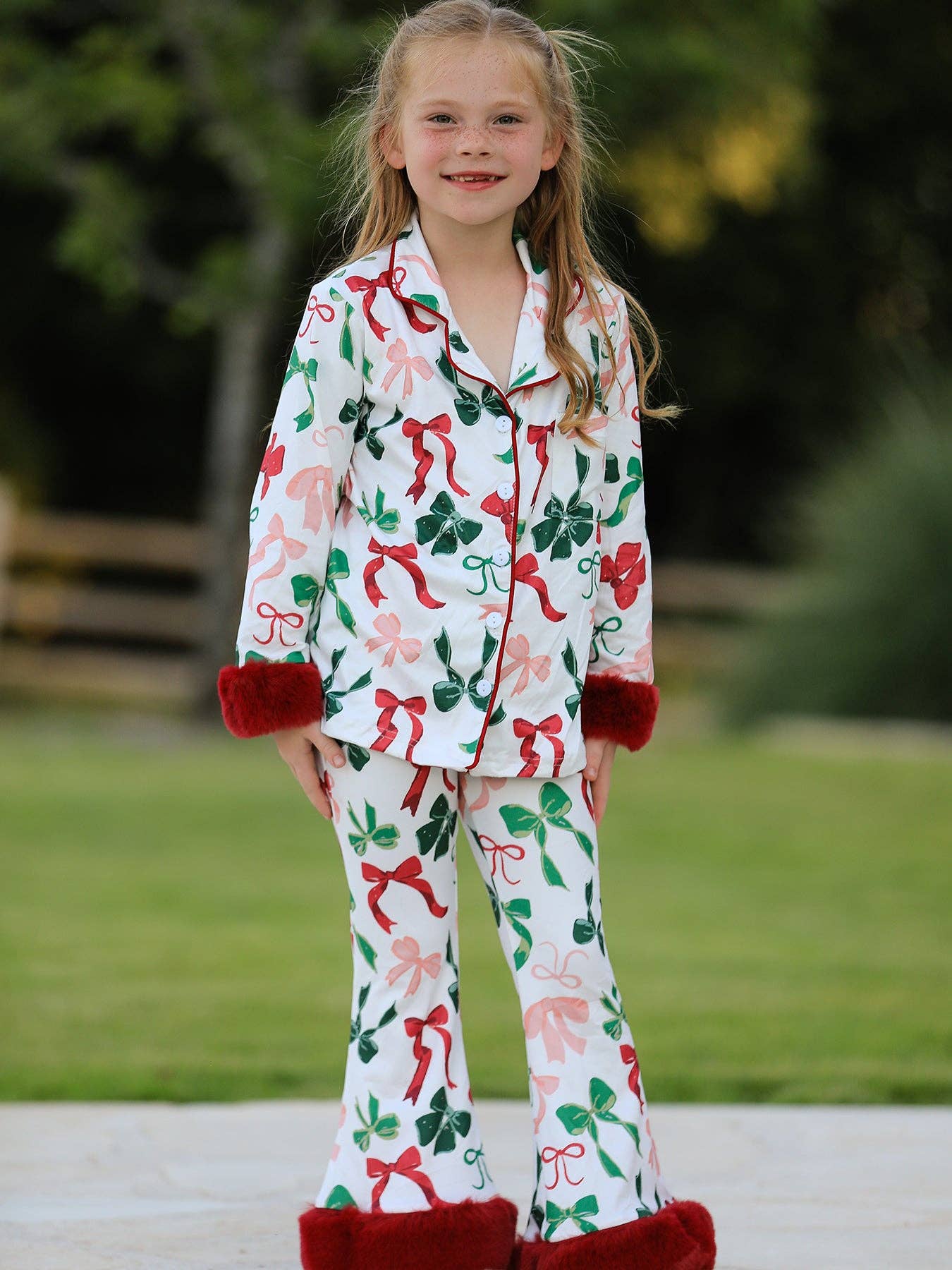 Rylee Faith Designs - Vente Haut et bas de pyjama – enfant - Ensemble de pyjama de Noël à imprimé nœud de fête – Vêtements de nuit confortables pour filles avec bordure rouge8
