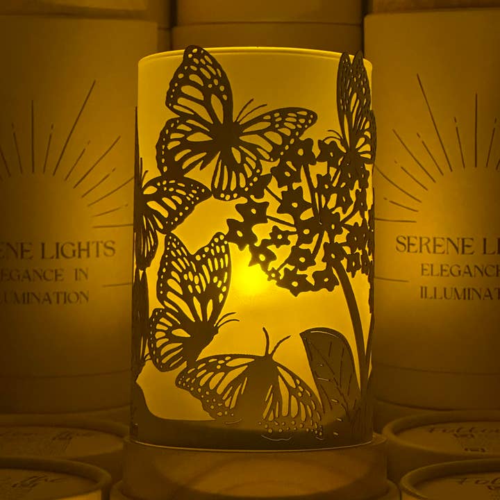 Serene Lights - Vente Décorations de table - Papillons, porte-bougie décoratif en placage bois gravé au laser avec bougie LED rechargeable0