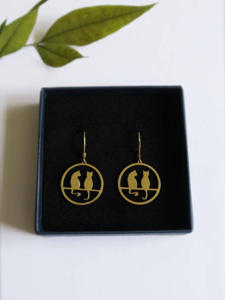Cat duo earrings for wholesale by Hirondelle Bijoux