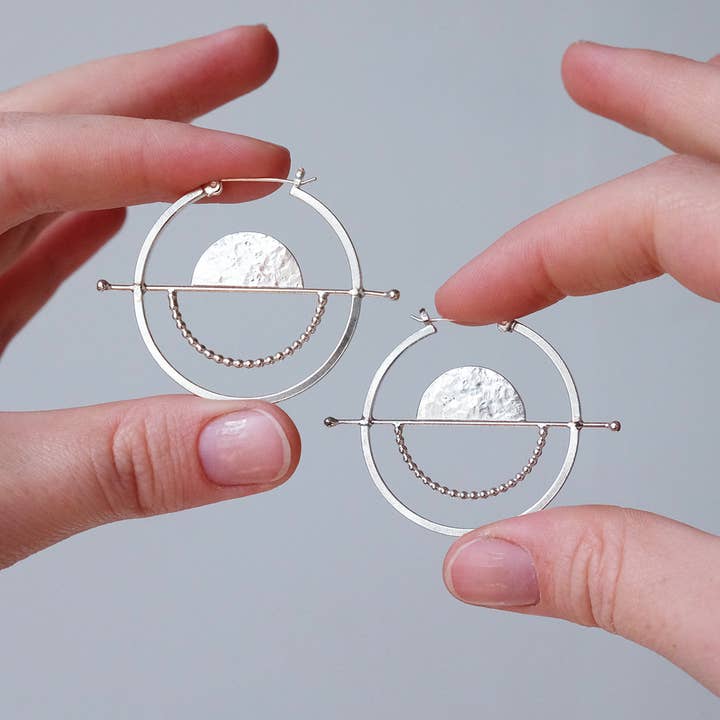 Små Full Balance Hoops för wholesale av Glass Sky Jewelry