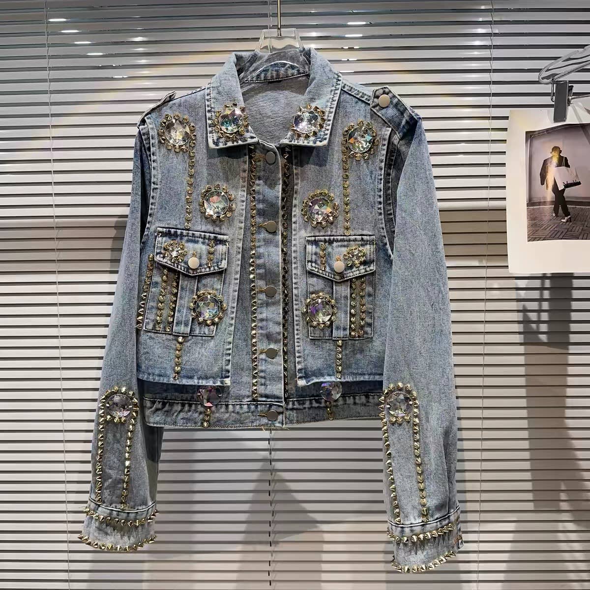 Productseeker – Engroshandel Denimjakke - Dame – JK026 farverig denimjakke med ædelsten0