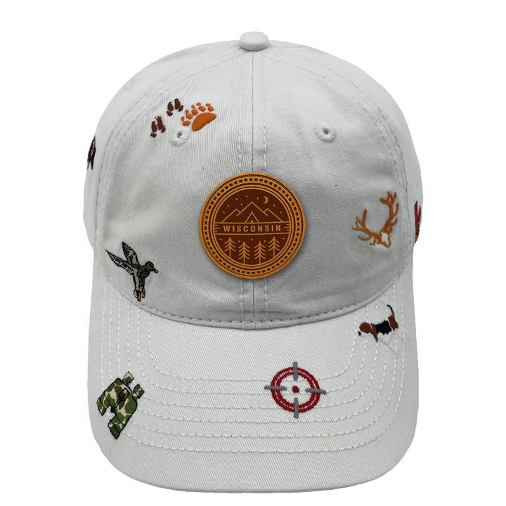 Casquette d'Aventure en Plein Air du Wisconsin – Chapeau Brodé de Chasse, Pêche, Camping Bleu Marine pour les Amoureux de la Nature pour la vente par Northern Icons Creations INC