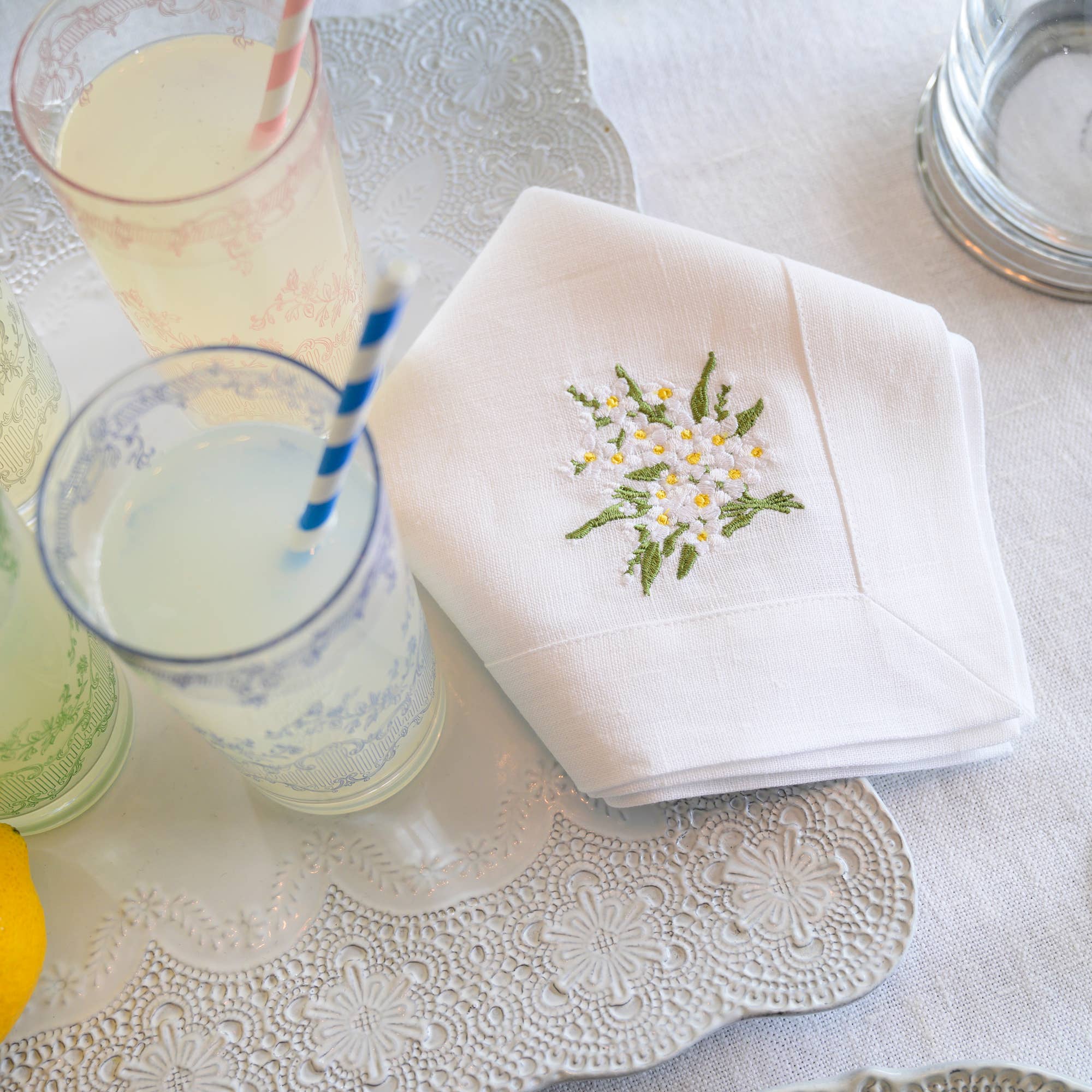 Arte Italica & Crown Linen Designs – Großhandel Papier- & Stoffserviette – Daisy Bouquet Große Serviette5