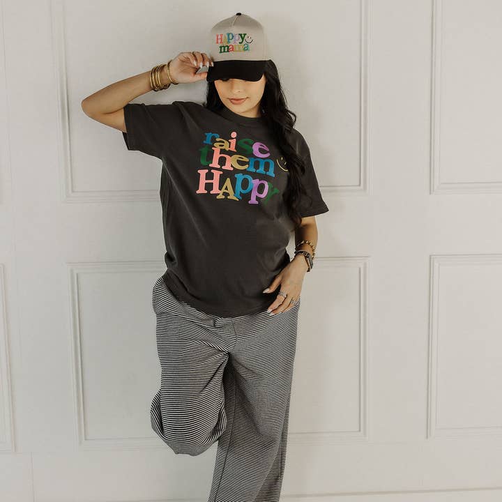 Maglietta Grafica da Donna "Raise Them Happy" per la vendita all'ingrosso da parte di The Babe Co.