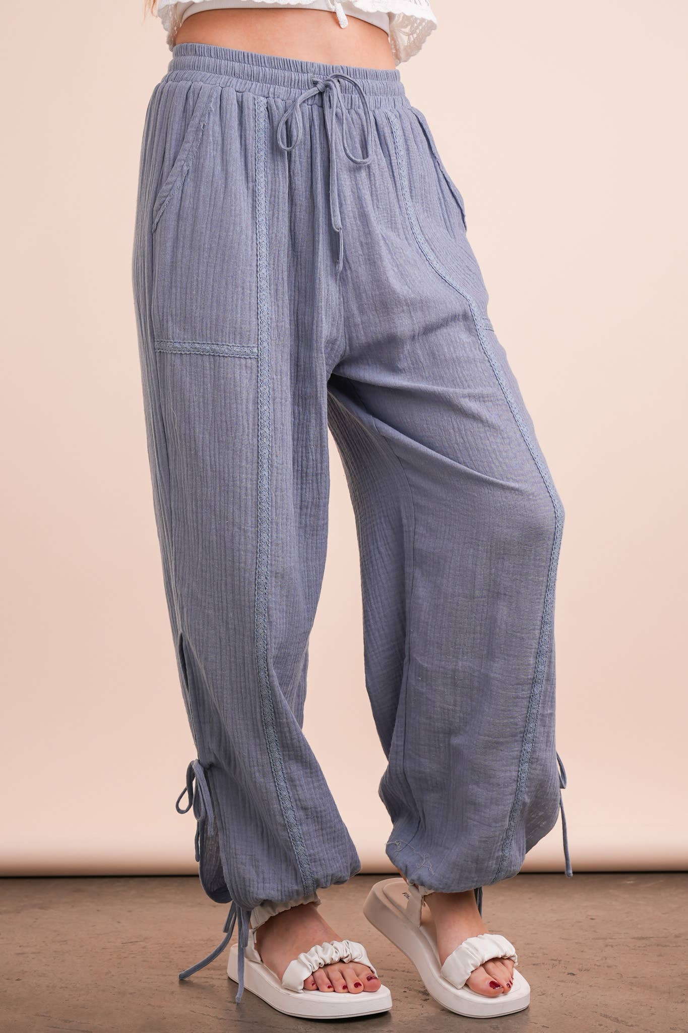 TORTORA Pantaloni Harem con Tunnel Laterale e Dettaglio in Pizzo in vendita all'ingrosso su Faire6