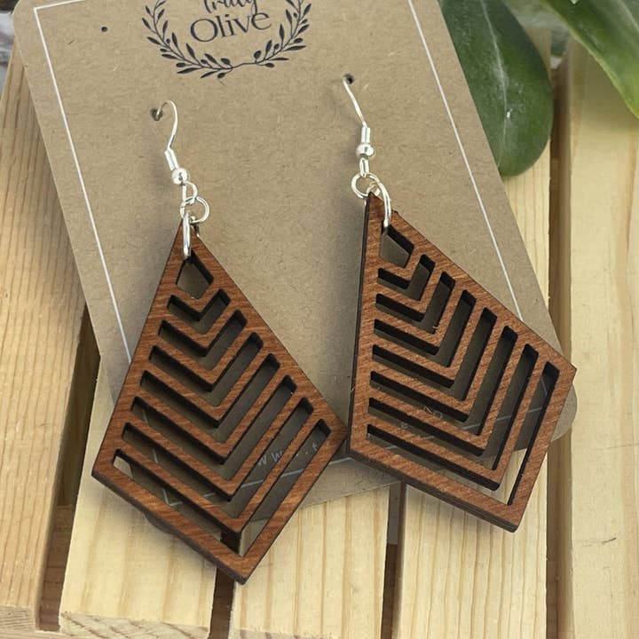 Boucles d'oreilles triangulaires en bois, accessoires uniques et pour la vente par Truly Olive