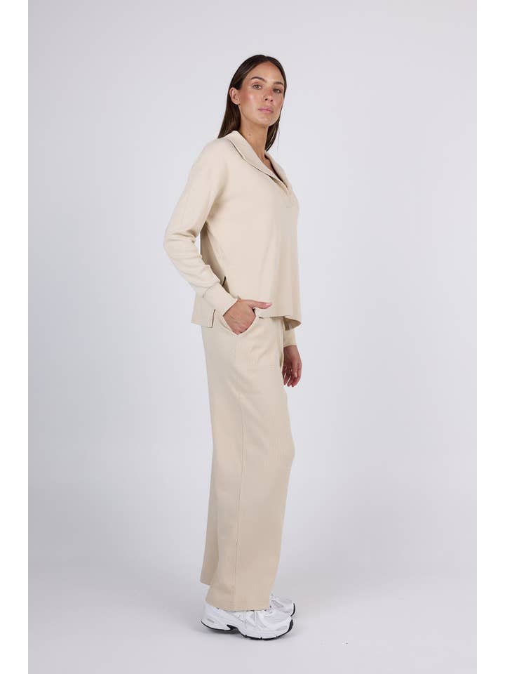 Beige Time Out Top för wholesale på Faire2