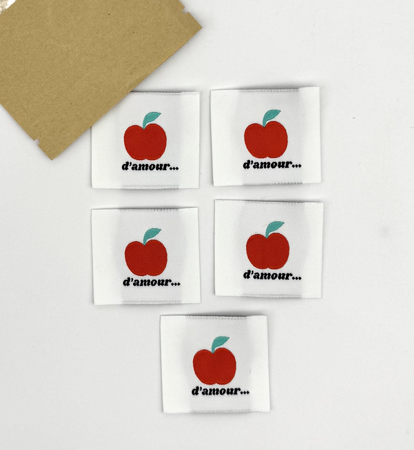 L’Étiquette Home Couture - Wholesale Craft Sewing Kit - Sew-on label: CANDY APPLE1