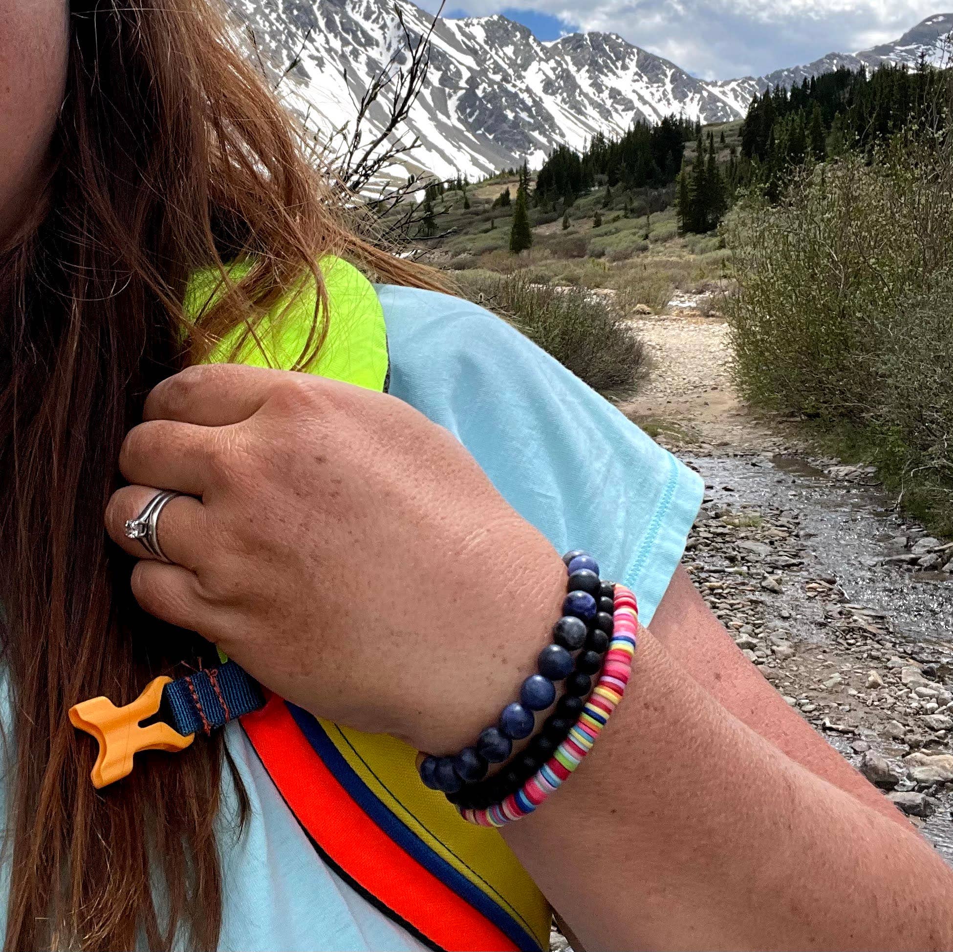 Batu Suci Handmade Jewelry – Engroshandel Perlearmbånd – Du har denne diffuserarmbånd  |  Sodalit aromaterapiarmbånd2