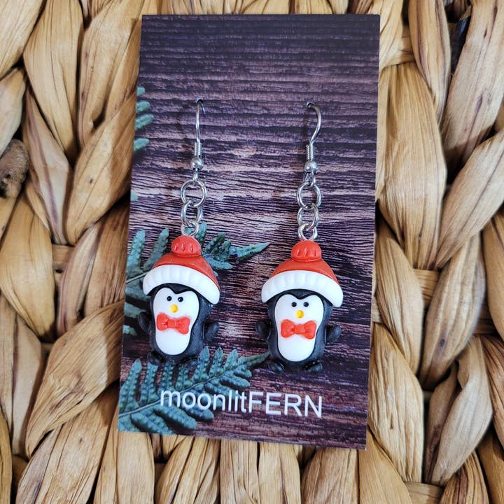 Pendientes colgantes navideños con pingü para venta al por mayor de moonlitFERN