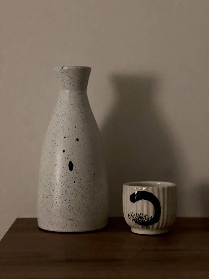 Pouring Perfection (Jar set with 4 cups) for wholesale by Mhafu