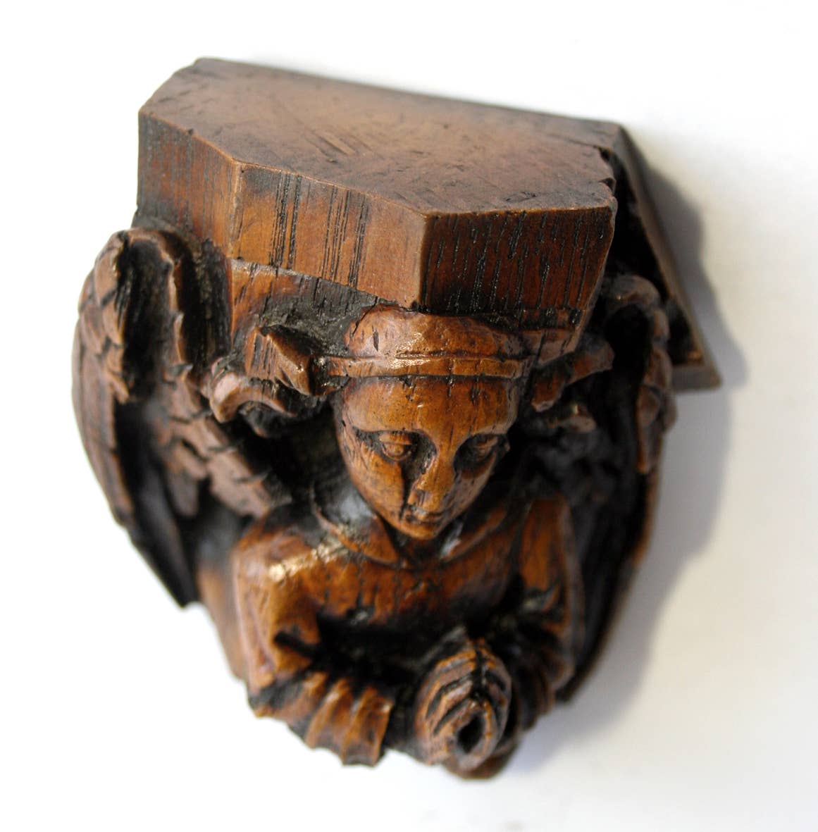 Oakapple Designs Ltd - Wholesale Decorative Figurine - Angel Corbel - Reproduction Medieval Misericord Carving.3