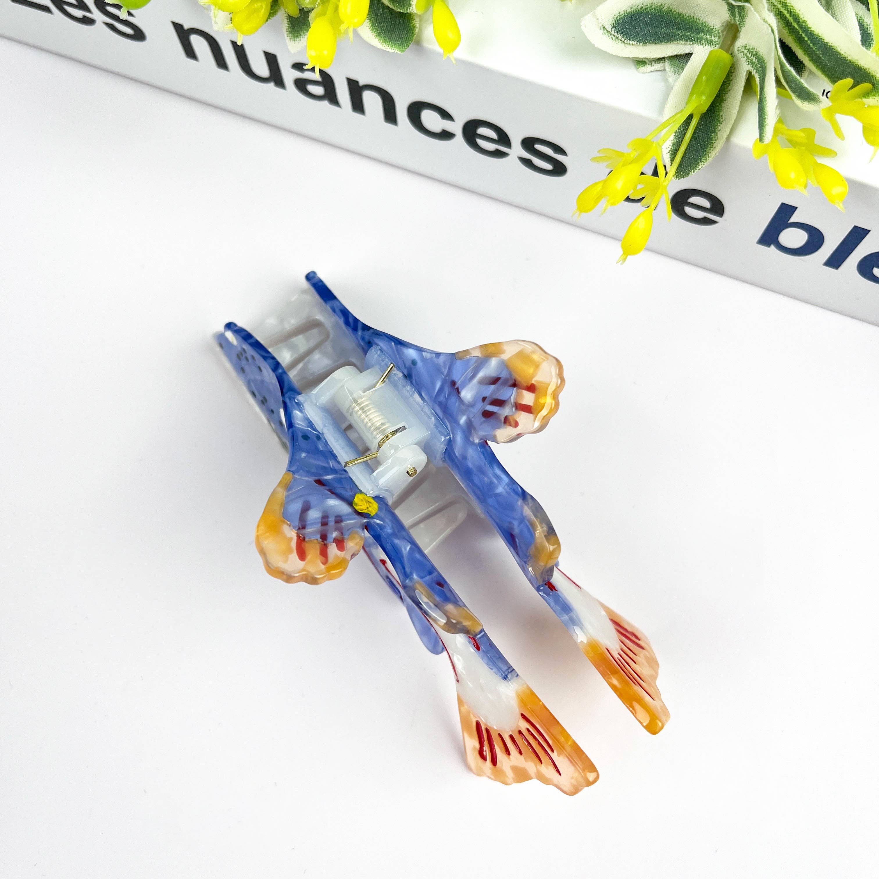 TheDivaSoap - Vente Pince à cheveux – femme - Pince à cheveux truite bleue et blanche, pince à cheveux poisson en acétate3