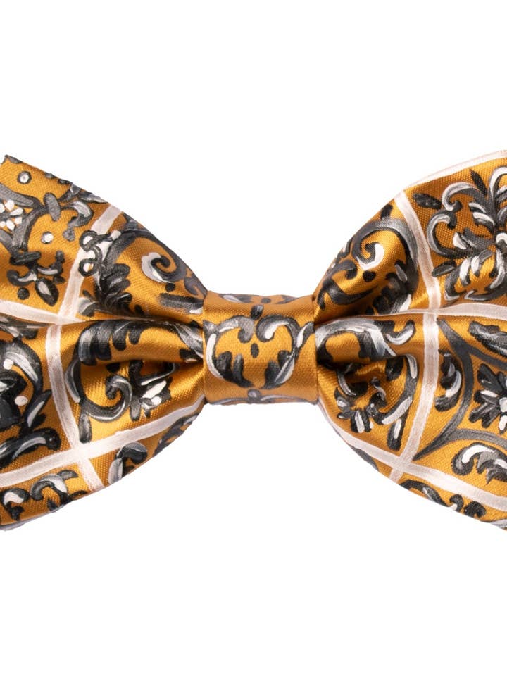 Papillon Siciliano Sartoriale Giallo Oro Dipinto a Mano by Giovanna Perricone PS208 per la vendita all'ingrosso da parte di Graffeo Cravatte