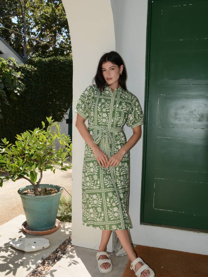 Vestido de Dia com Cinto, Gola e Mangas Bufantes por atacado de Polagram by Wellmade USA